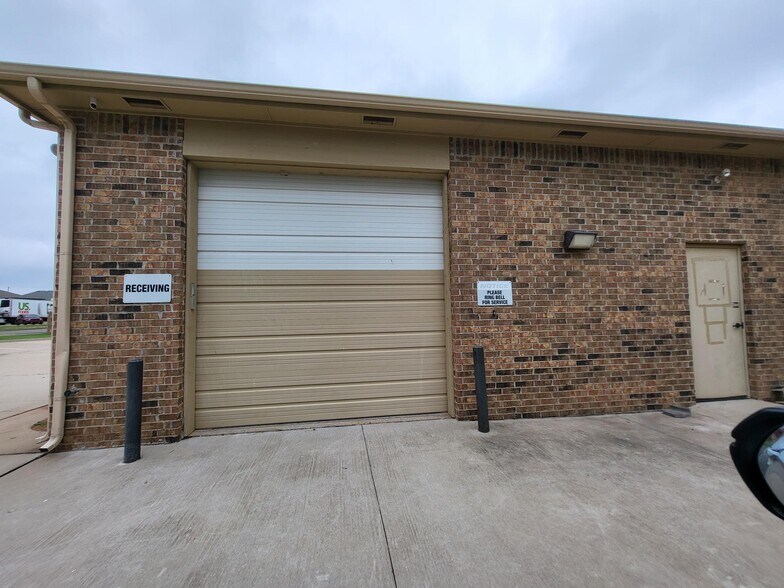 More Photos Of 1716 Signal Ridge Dr, Edmond Office For Sale
