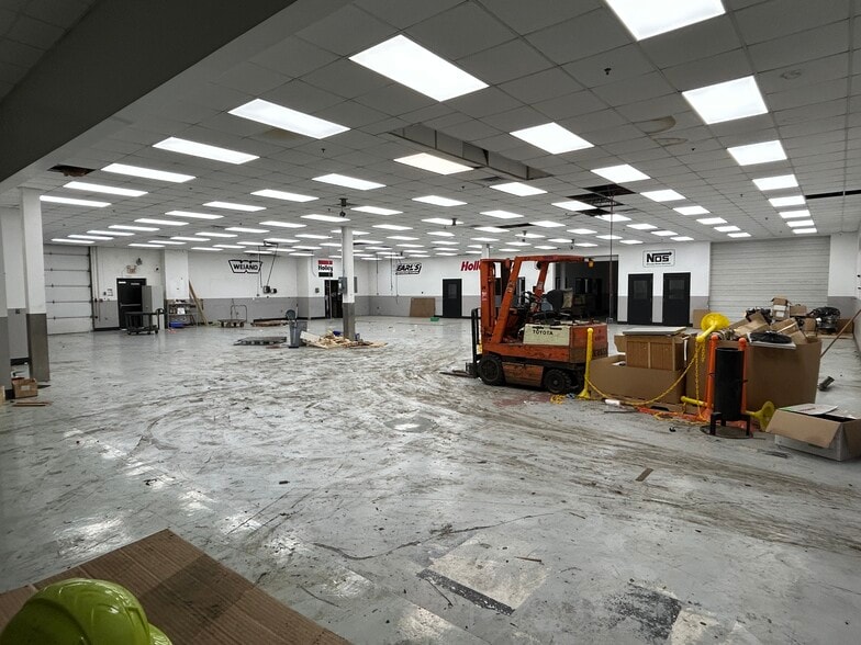 More Photos Of 1801 Russellville Rd, Bowling Green Manufacturing For Sale