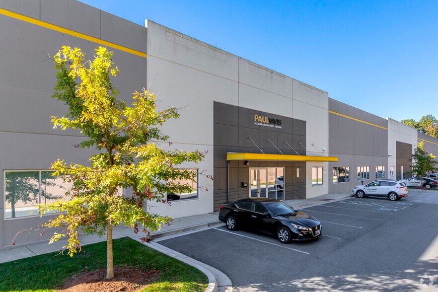 More Photos Of 8797 Snouffer School Rd, Gaithersburg Distribution For Lease