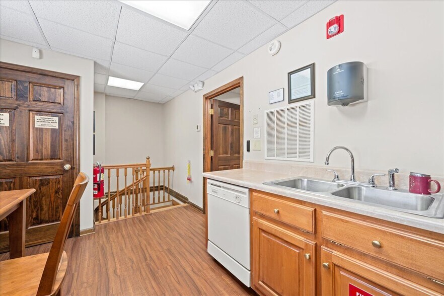 More Photos Of 303 E Main St, Pickens General Retail For Sale