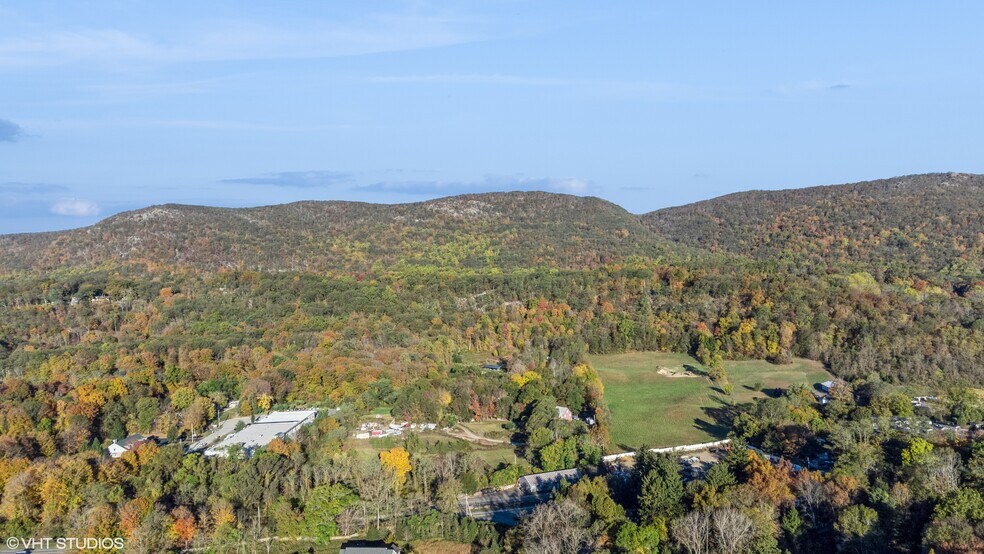 More Photos Of 3 Horsemens Trl, Cold Spring General Retail For Sale