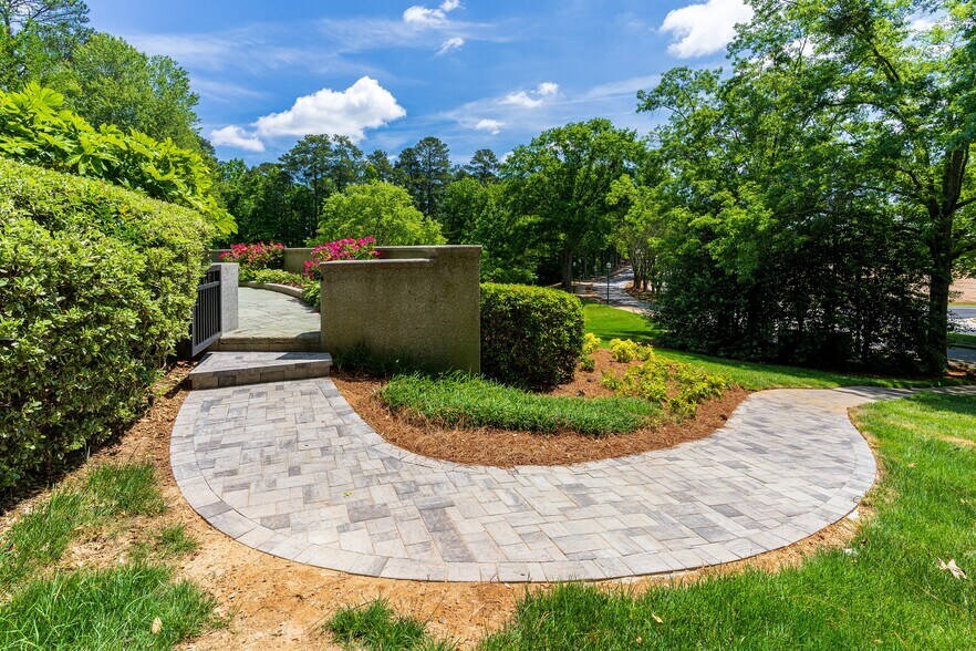 More Photos Of 1200 Ashwood Pky, Atlanta Office For Sale