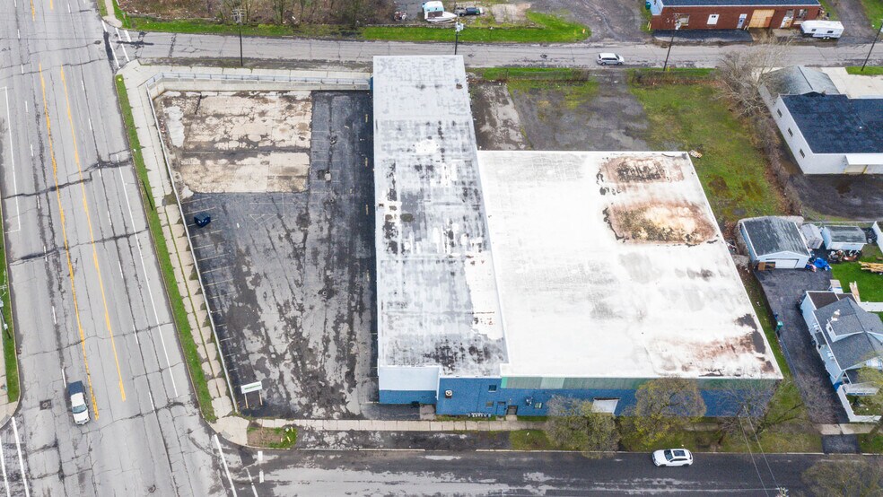 More Photos Of 2425 Hyde Park Blvd, Niagara Falls Freestanding For Sale