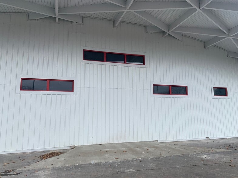 More Photos Of 21630 W 7 Mile Rd, Detroit Distribution For Sale