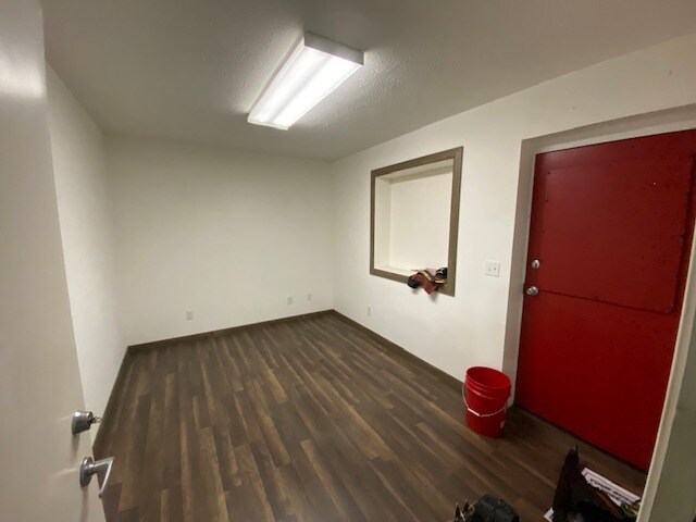 More Photos Of 1661 S Nebo Rd, Yorktown Warehouse For Sale