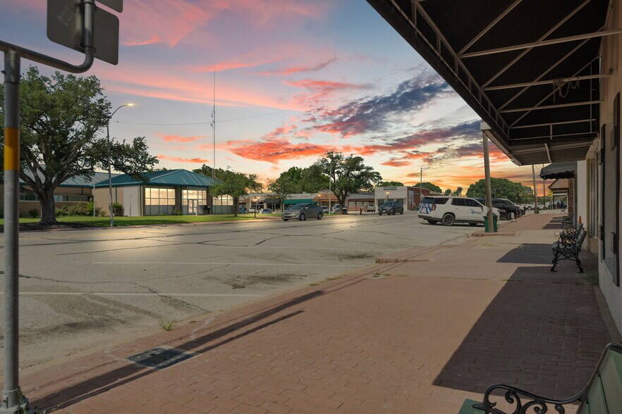 More Photos Of 1116 Austin St, Hempstead Storefront Retail Office For Sale