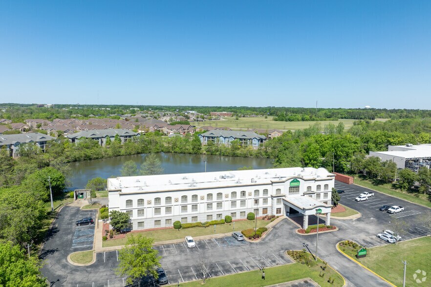 More Photos Of 2060 Eastern Blvd, Montgomery Hotel For Sale