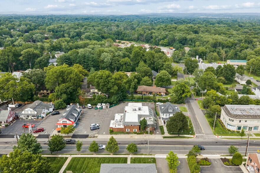 More Photos Of 262 Main St, Madison Veterinarian Kennel For Sale