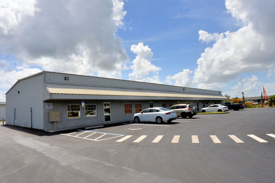 More Photos Of 1681-1687 Benchmark Ave, Fort Myers Warehouse For Lease
