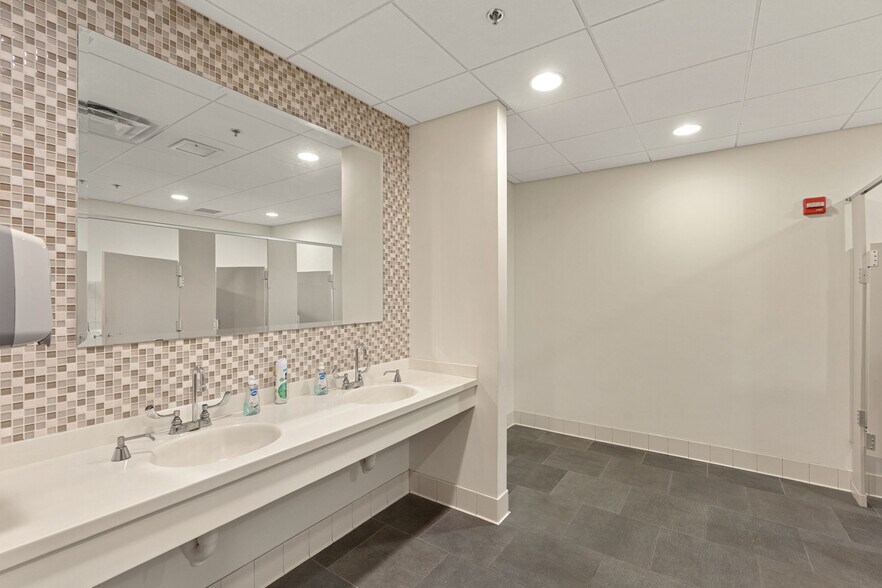More Photos Of 45 Eglin Pky, Fort Walton Beach Medical For Lease