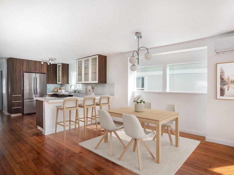 More Photos Of 58 Ozone Ave, Venice Specialty For Sale