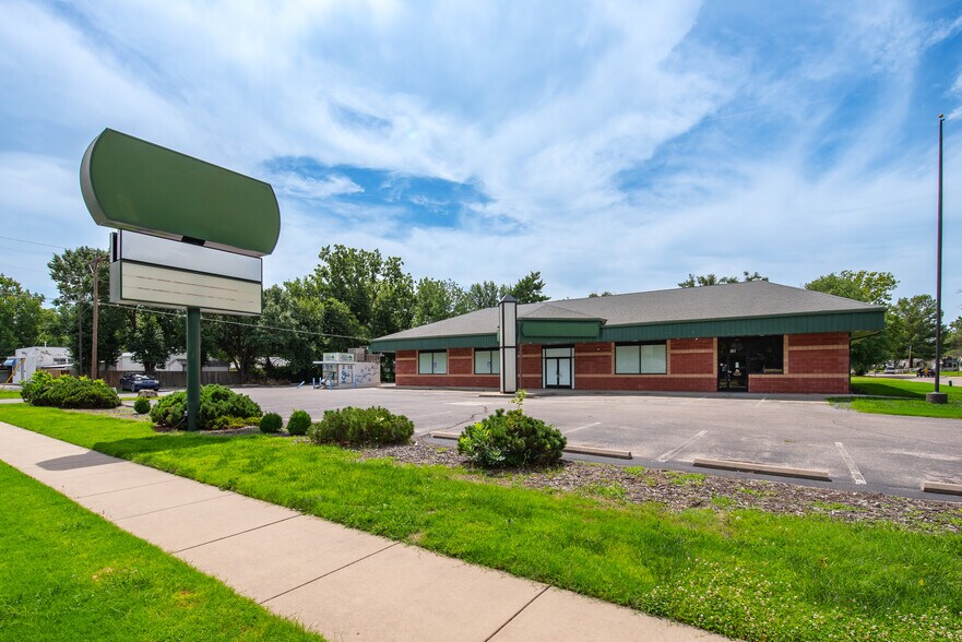 Primary Photo Of 521 W Grand Ave, Haysville General Retail For Lease