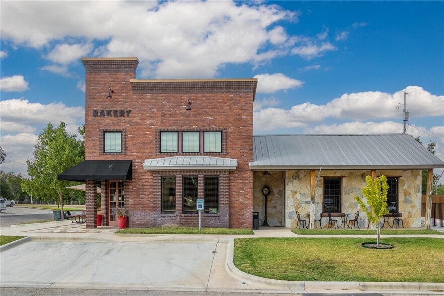 More Photos Of 301 E Brown St, San Saba Freestanding For Sale