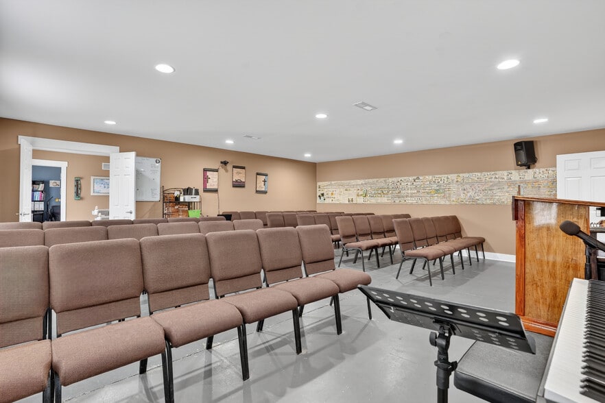 More Photos Of 615 S 2nd St, Central City Specialty For Sale