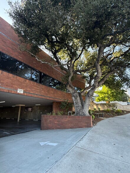 More Photos Of 4515 Ocean View Blvd, La Cañada Flintridge Medical For Lease