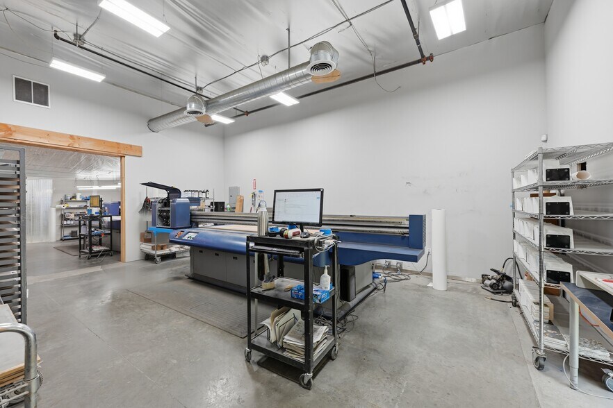More Photos Of 8495 Redwood Creek Ln, San Diego Manufacturing For Sale