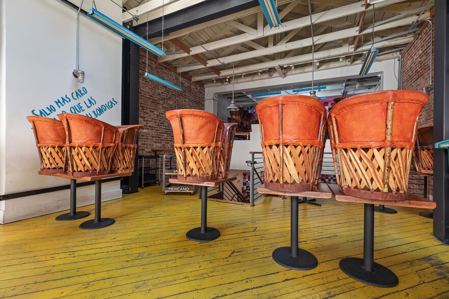 More Photos Of 525-527 Commercial St, San Francisco Restaurant For Lease