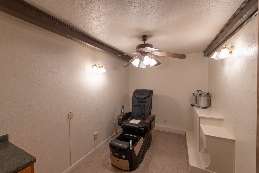 More Photos Of 1264 US Highway 281, Wichita Falls Service For Sale