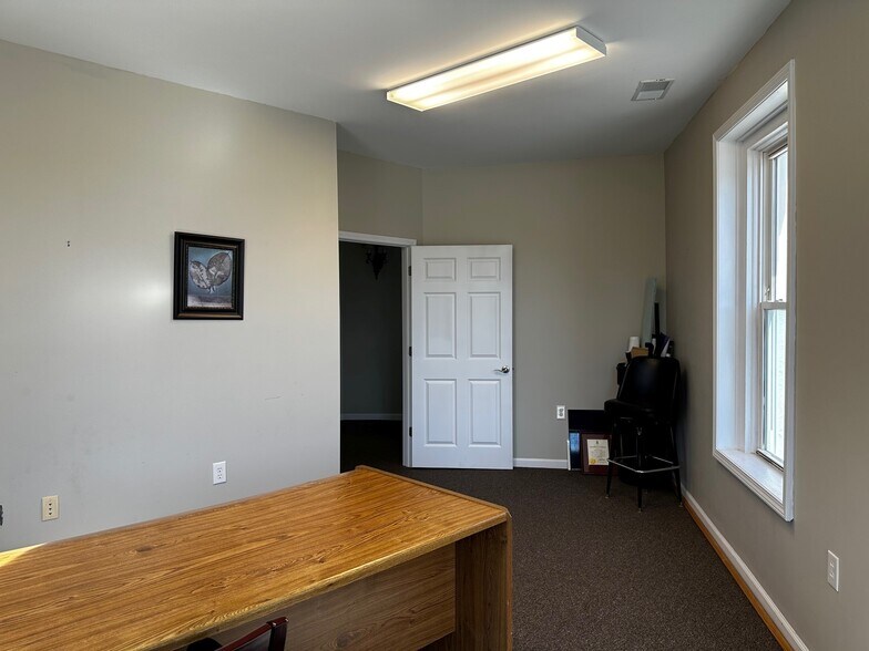 More Photos Of 1 Cantey, Summerton Office For Sale