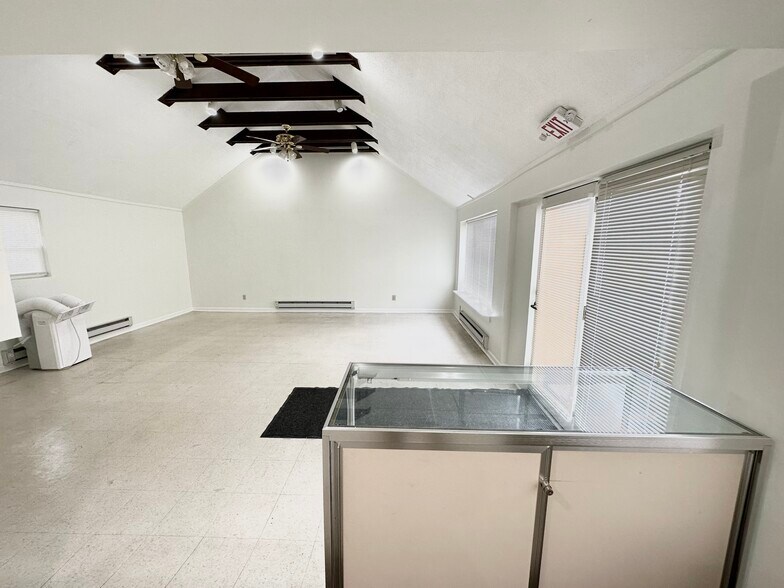 More Photos Of 5454 N Hamilton Rd, Gahanna Storefront Retail Office For Lease