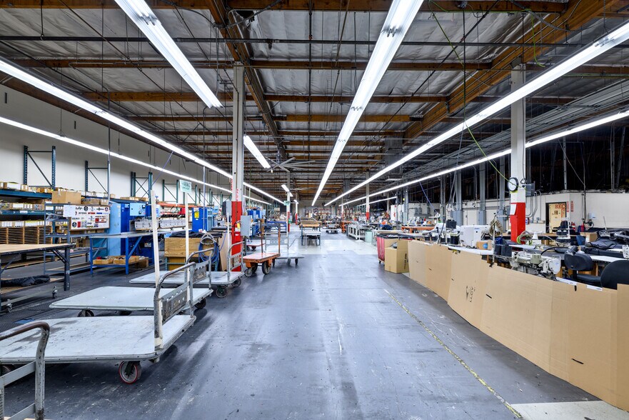 More Photos Of 19731 Nordhoff St, Northridge Warehouse For Lease