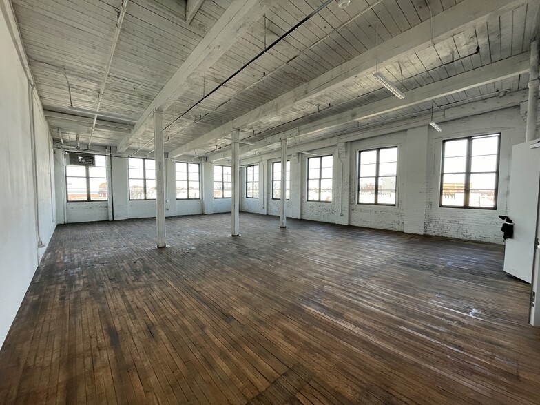 More Photos Of 15 Wilkinson Ave, Jersey City Warehouse For Lease