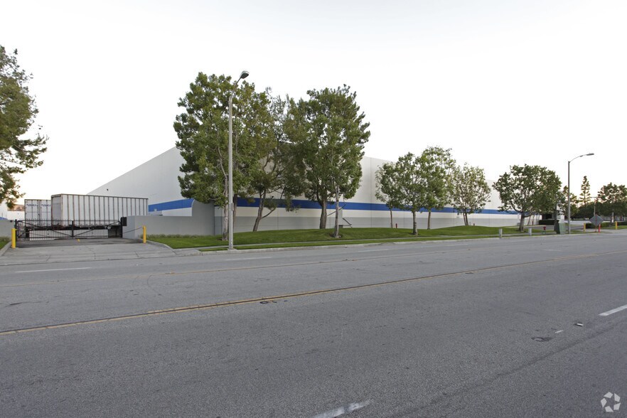 More Photos Of 20595 Business Pky, Walnut Warehouse For Lease