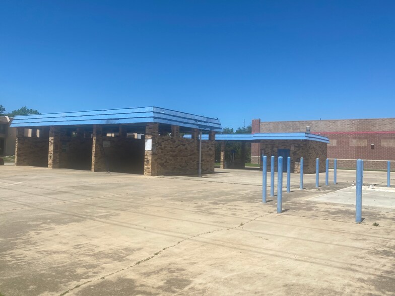 More Photos Of 521 Alegre Vista Dr, Denton Carwash For Sale