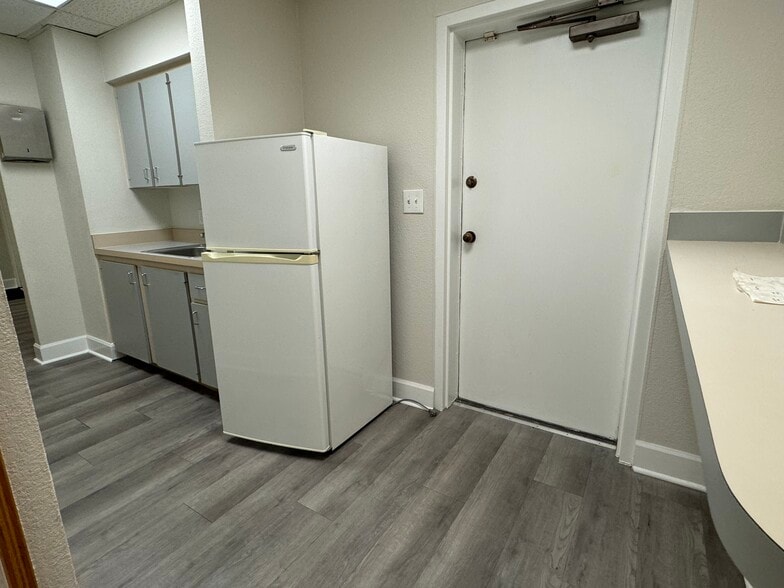 More Photos Of 1403 Medical Plaza Dr, Sanford Medical For Sale