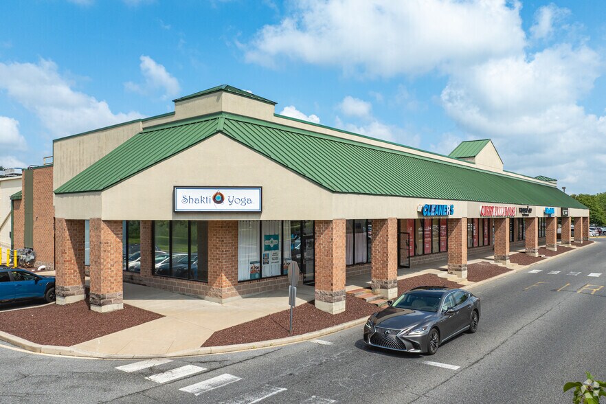 More Photos Of 1030 Forrest Ave, Dover Unknown For Lease