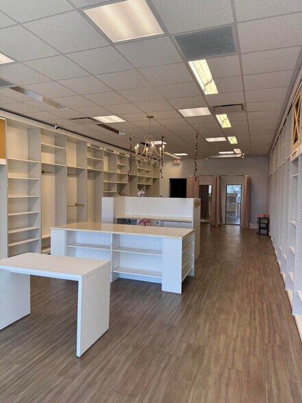 More Photos Of 2007 S Highway 27, Somerset Storefront Retail Office For Lease