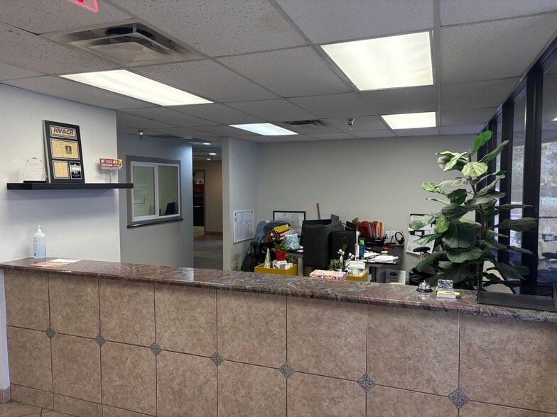 More Photos Of 7595 E Gray Rd, Scottsdale Service For Lease