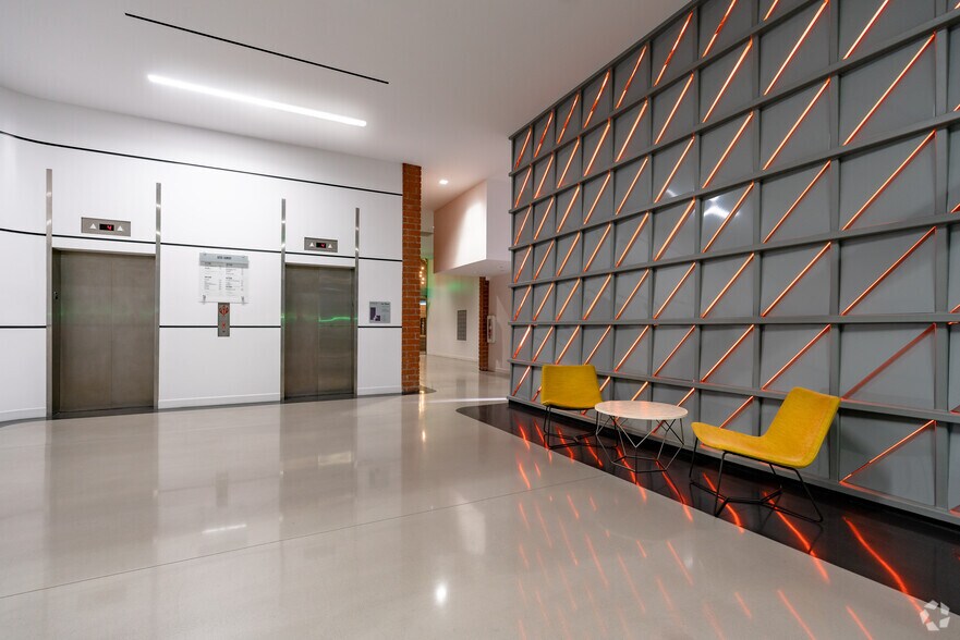 More Photos Of 6725 W Sunset Blvd, Los Angeles Office For Lease