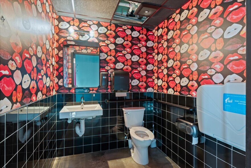 More Photos Of 7 S 4th St, Council Bluffs Health Club For Sale