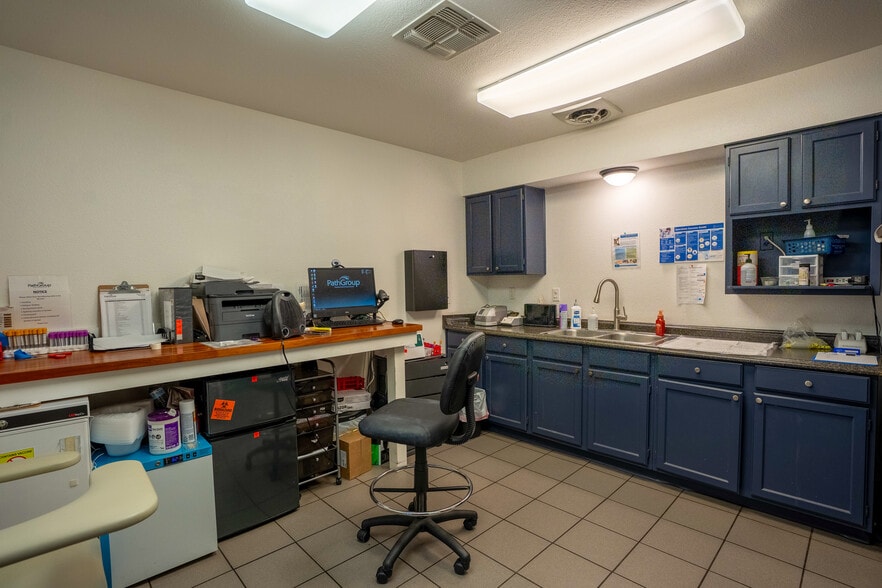 More Photos Of 8004 West Ave, San Antonio Office For Sale