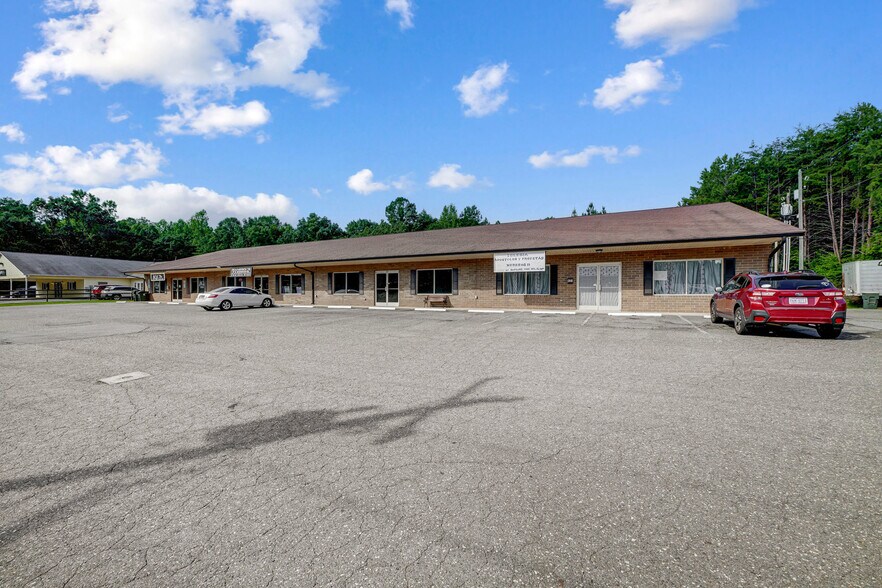More Photos Of 524-528 NC 27 Hwy S, Stanley Freestanding For Lease