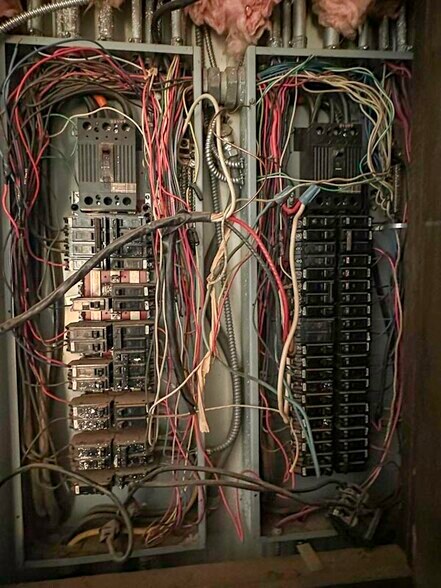 More Photos Of 17201 S Highway 81, Bison Warehouse For Sale