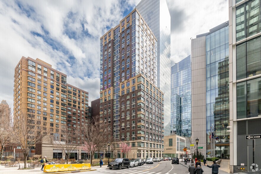 More Photos Of 33 West End Ave, New York Apartments For Lease