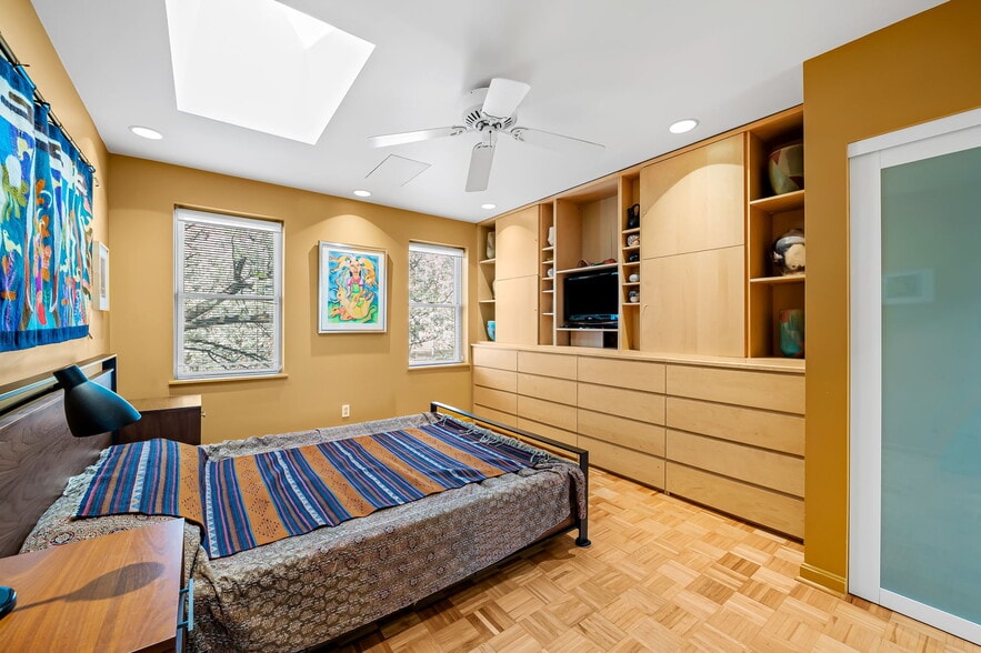 More Photos Of 1637 E Baltimore St, Baltimore Office Residential For Sale