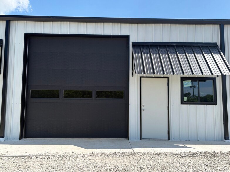 More Photos Of 130 Mission Dr, Sherman Warehouse For Lease