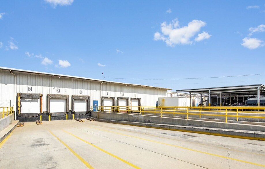 More Photos Of 6001 Snow Rd, Bakersfield Industrial For Sale