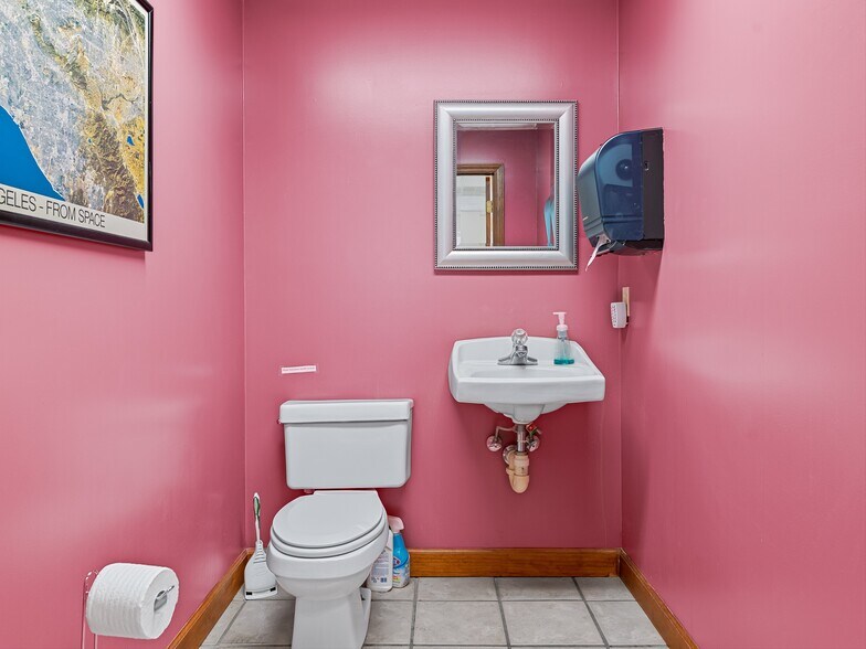 More Photos Of 81 Monticello Rd, Weaverville Showroom For Sale