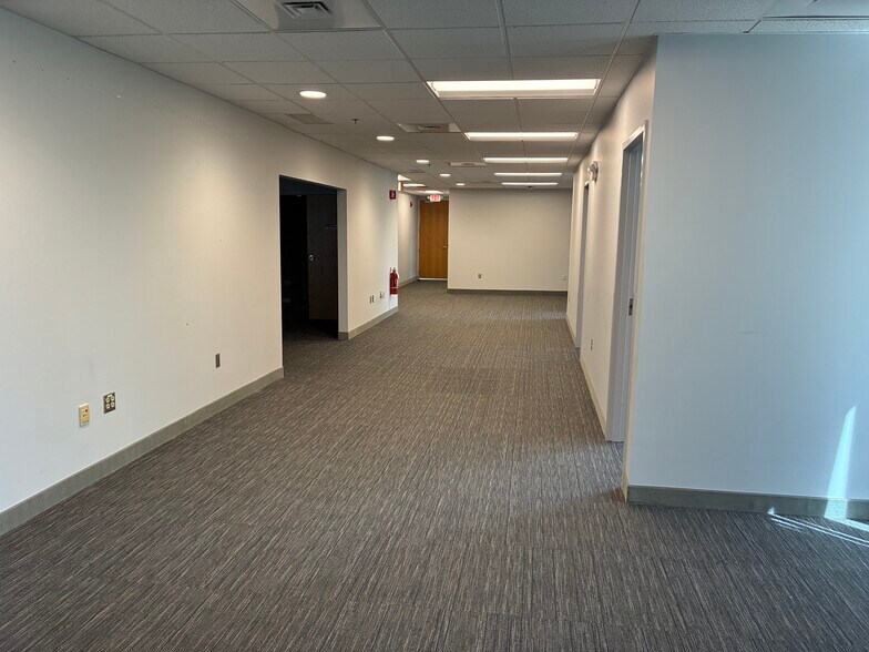More Photos Of 287 Turnpike Rd, Westborough Office For Lease