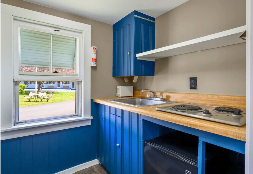 More Photos Of 773 Post Rd, Wells Hotel For Sale