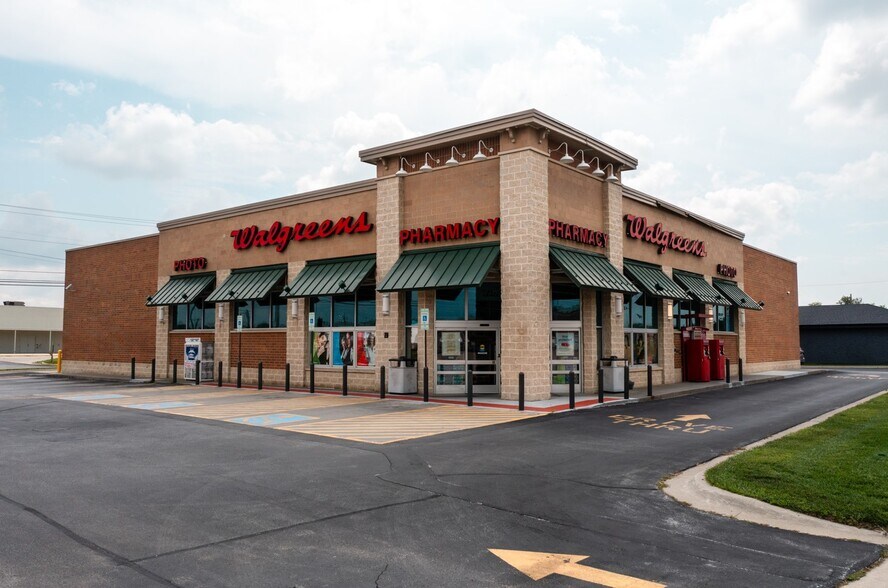 More Photos Of 533 S Lincoln Ave, York Drugstore For Sale
