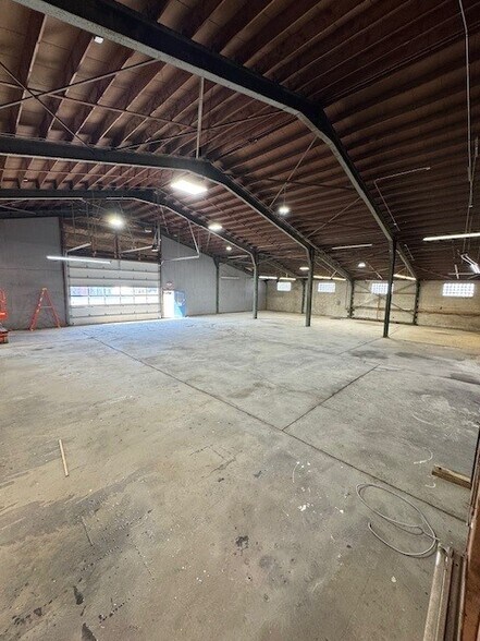 More Photos Of 15651 W High St, Middlefield Industrial For Lease