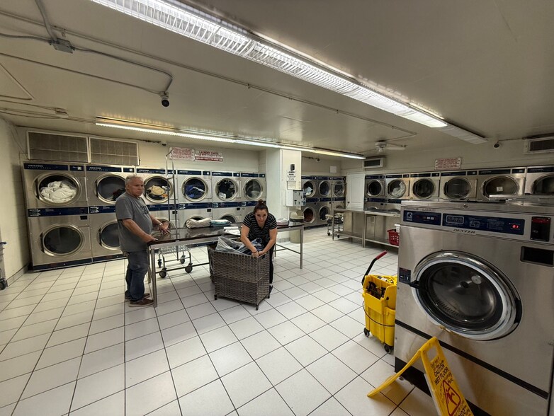 More Photos Of 655 W Irving Park Rd, Chicago Apartments For Sale