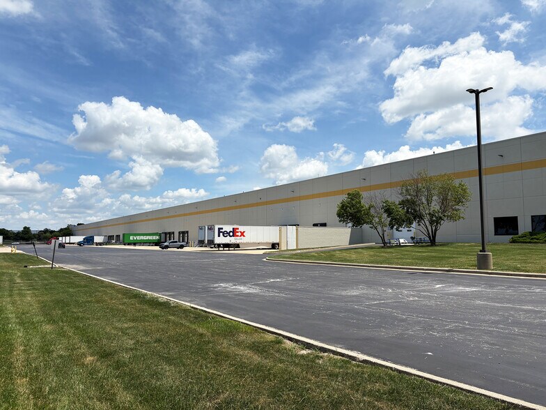 More Photos Of 1501 Remington Blvd, Bolingbrook Distribution For Lease