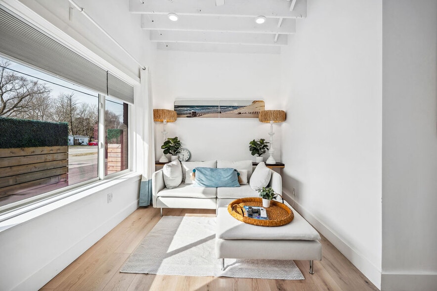 More Photos Of 13662 Red Arrow Hwy, Harbert Hotel For Sale