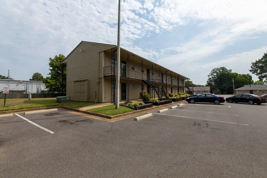 More Photos Of 4179 Millbranch Rd, Memphis Apartments For Sale